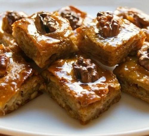 Пахлава. С богатой ореховой начинкой, сладкая, с медовым ароматом и, самое главное, очень мягкая внутри! Пахлава. С богатой ореховой начинкой, сладкая, с медовым ароматом и, самое главное, очень мягкая внутри!