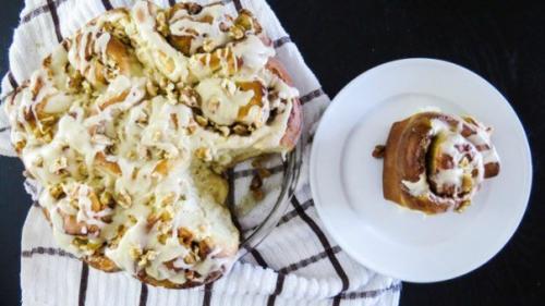 Булочки с корицей. Умопомрачительные банановые слойки с корицей.