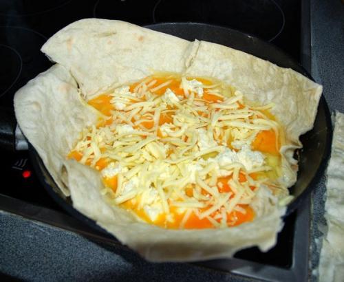 Яичница с сыром в лаваше. 02