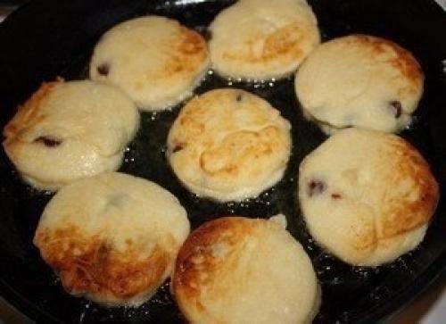 Сырники.  Я долгое время перебирала разные рецепты сырников, прежде чем нашла тот Самый - именно тот, которым мне захотелось поделиться. 03