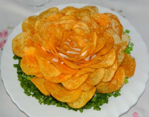 Салат Розочка. Такой салат украшением праздничного стола будет.