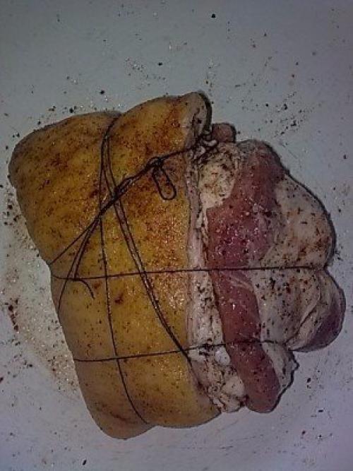 Сало (очень вкусный рулет).

