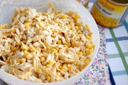 Салат с курицей и яичными блинчиками. 05