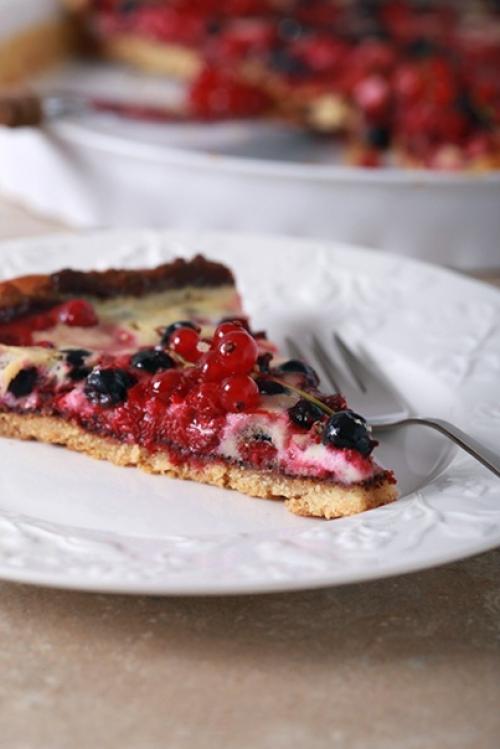 Тарт со смородиной и клубникой. 05