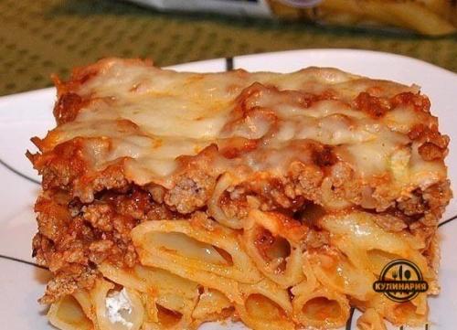 Макароны, запеченные с мясом и сыром.