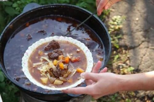 Лагман. Лагман готовится из мяса (преимущественно баранины или говядины), овощей и тянутой длинной лапши. 07 Лагман. Лагман готовится из мяса (преимущественно баранины или говядины), овощей и тянутой длинной лапши. 07