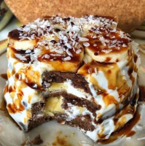 Очень вкусный шоколадный тортик с начинкой из банана!