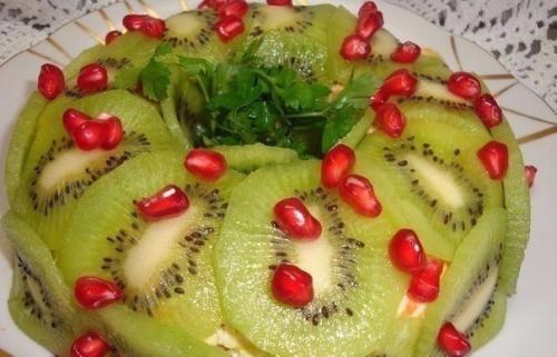 Аппетитные салаты на праздничный стол.