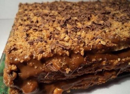 Шоколадный торт со сгущёнкой.