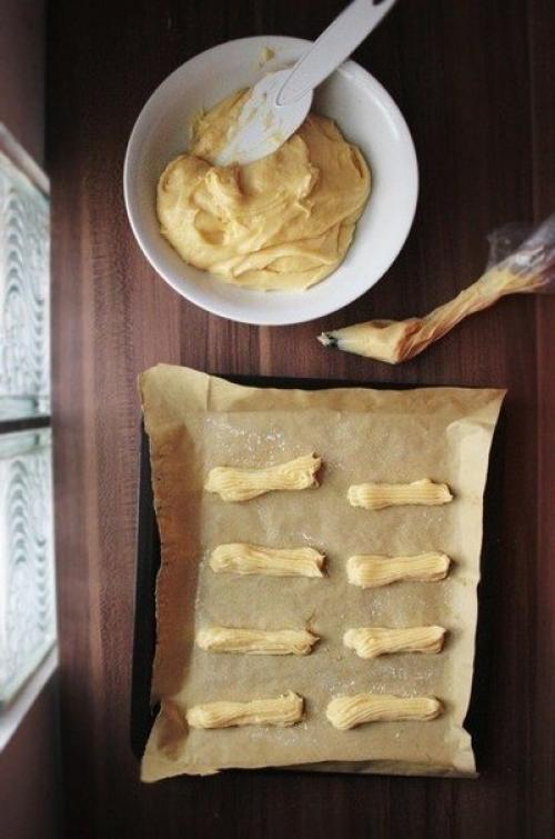 Эклеры.  Ингредиенты:   - Сливочное масло - 100 г. 04