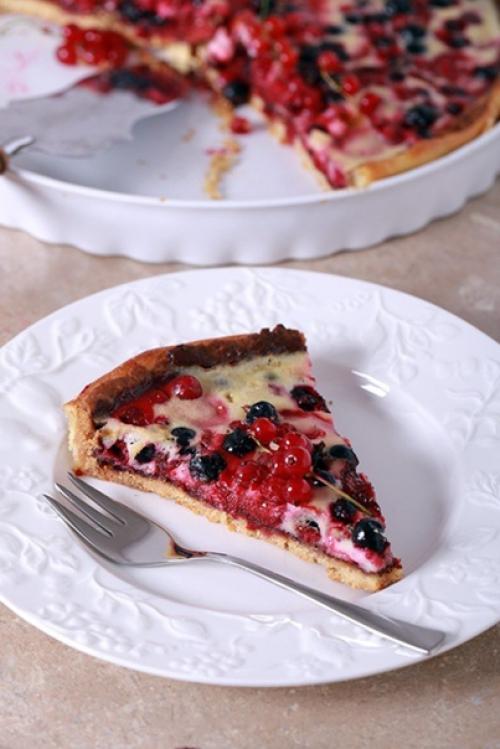 Тарт со смородиной и клубникой. 03