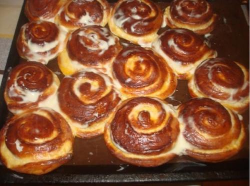 Творожные завитушки в сметанной заливке.