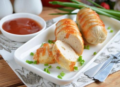 Домашние сосиски с курицей.