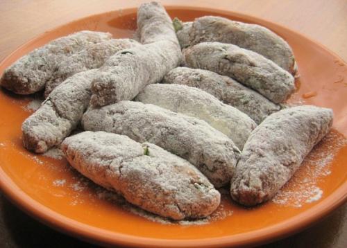 Судзукакья.  Судзукакья - маленькие продолговатые котлетки, тушенные в винно - томатном соусе. 02