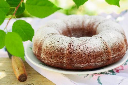 Кекс с яблоками и какао.