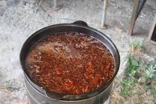 Лагман. Лагман готовится из мяса (преимущественно баранины или говядины), овощей и тянутой длинной лапши. 04 Лагман. Лагман готовится из мяса (преимущественно баранины или говядины), овощей и тянутой длинной лапши. 04