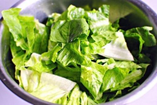 5 секретов, чтобы приготовить салат Цезарь нереально вкусно. 03