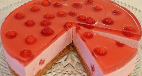 Творожный десерт с желатином.
