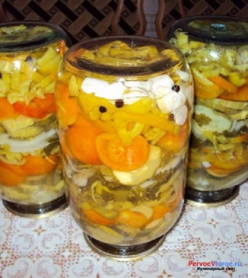 Желейный салат - очень вкусно.