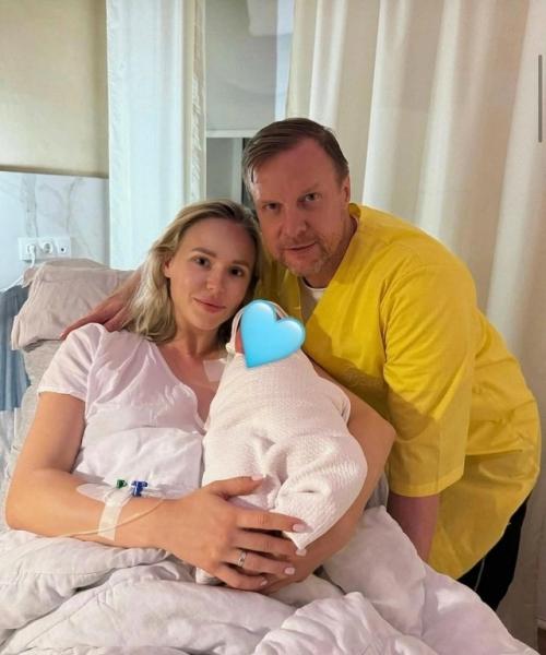 Бывший голкипер Зенита Вячеслав малафеев в четвёртый раз стал папой. 02