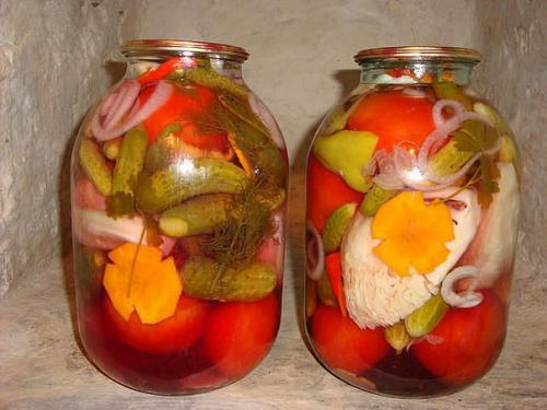 Маринованное остро - пряное ассорти.