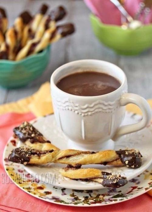 Коричные палочки из слоеного теста в шоколаде. 04
