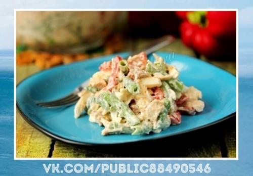 Отличная идея!  Салат Шедевр с курицей и сладким перцем отлично подойдет к новогоднему столу!