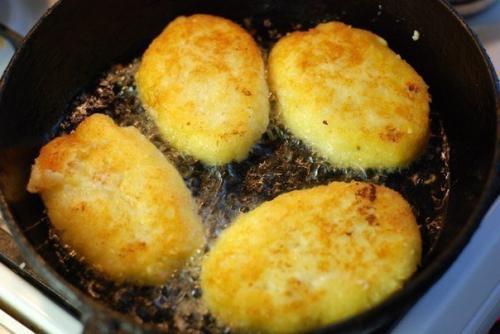 Картофельные котлетки с курицей. 09