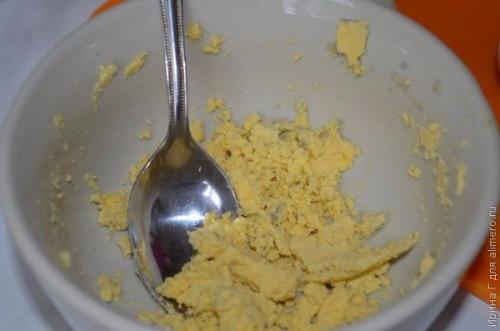 Салат с помидорами, яйцами и зеленым луком. 01