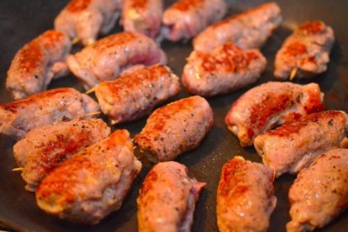 Свиные рулетики с сыром и чесноком. 07