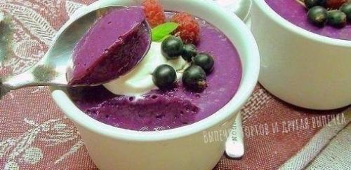 Суфле из ягод со сгущённым молоком.