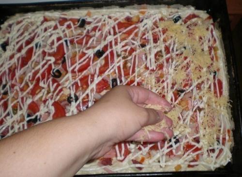 Домашняя пицца.  Ингредиенты: 01