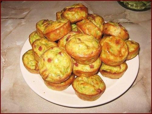 Кабачковые кексы.

Это блюдо сразу любимым в моей семье стало. 
