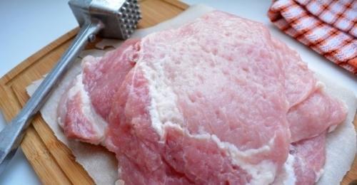 Рулетики из свинины с ананасами и сыром. 01