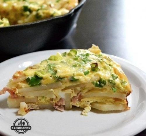 Фриттата с картофелем и ветчиной.