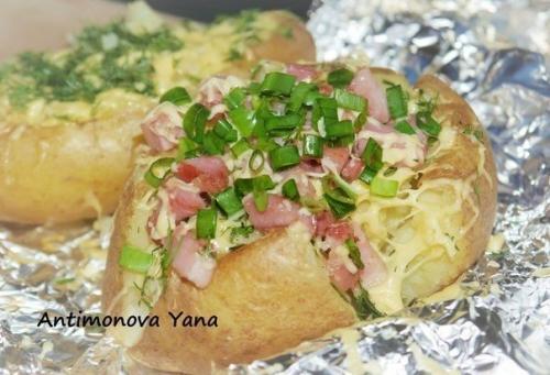 Крошка - Картошка с копченой грудинкой по-домашнему.