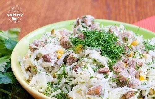 Салаты с сухариками: топ - 7 рецептов.