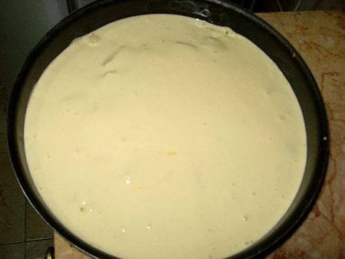 Шарлотка.  Приготовление:  1. 5-6 средних яблок помыла. 03