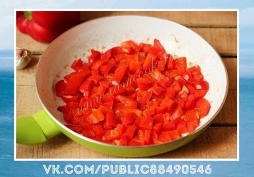 Отличная идея!  Салат Шедевр с курицей и сладким перцем отлично подойдет к новогоднему столу! 01