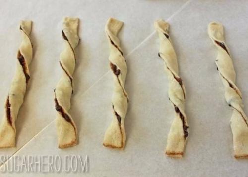 Коричные палочки из слоеного теста в шоколаде. 03