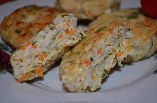 Сочные куриные котлеты с кабачком и рисом. Сочные куриные котлеты с кабачком и рисом.