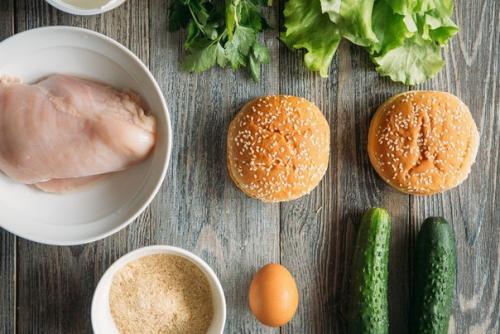 Бургеры с курицей и сметанным соусом. 01