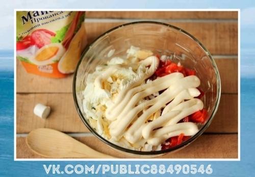 Отличная идея!  Салат Шедевр с курицей и сладким перцем отлично подойдет к новогоднему столу! 04