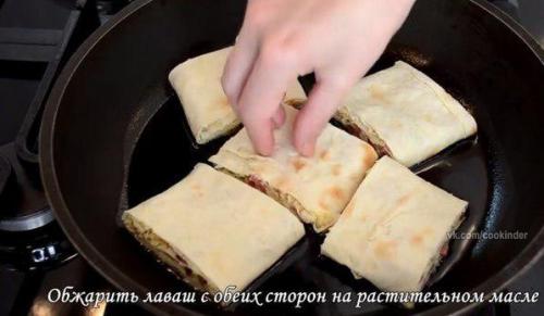 Жареный лаваш с колбасой и сыром. 02