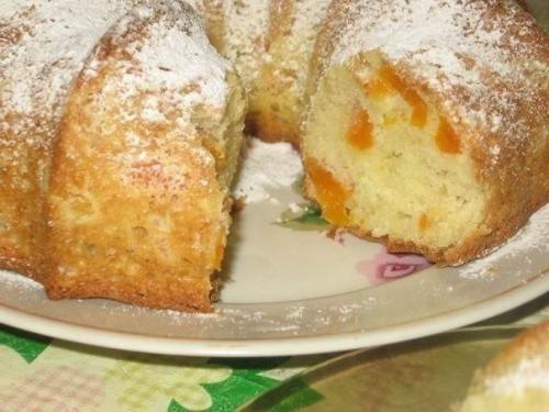 Вкусный кекс с курагой.