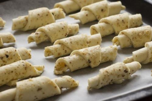 Рогалики с творогом и орехами. 05