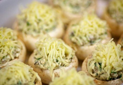 Шампиньоны с курицей и сыром. 08