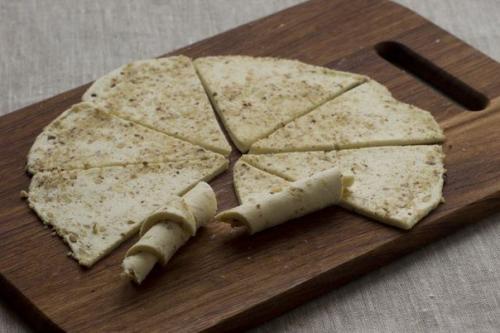 Рогалики с творогом и орехами. 04