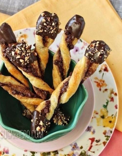 Коричные палочки из слоеного теста в шоколаде. 05