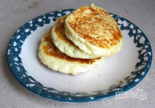 Нежные сырники с изюмом.

